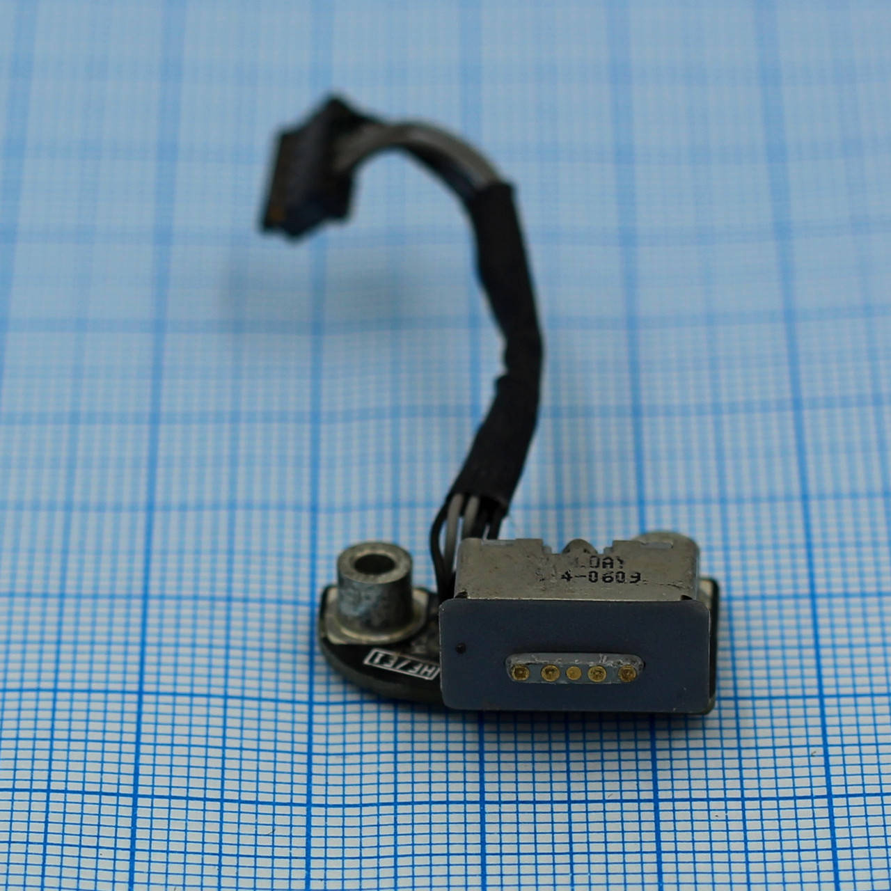 

Разъём зарядки MagSafe 1 на MacBook A1286 A1278 A1297 БУ