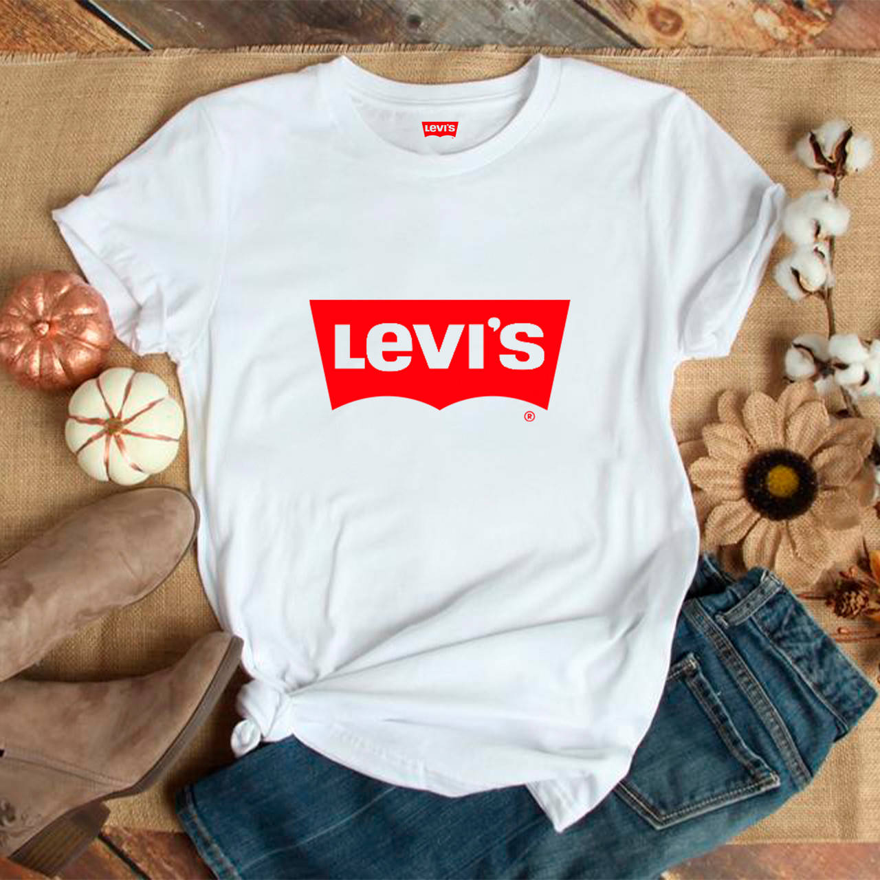 

Женская футболка Levis белая Левис, Белый