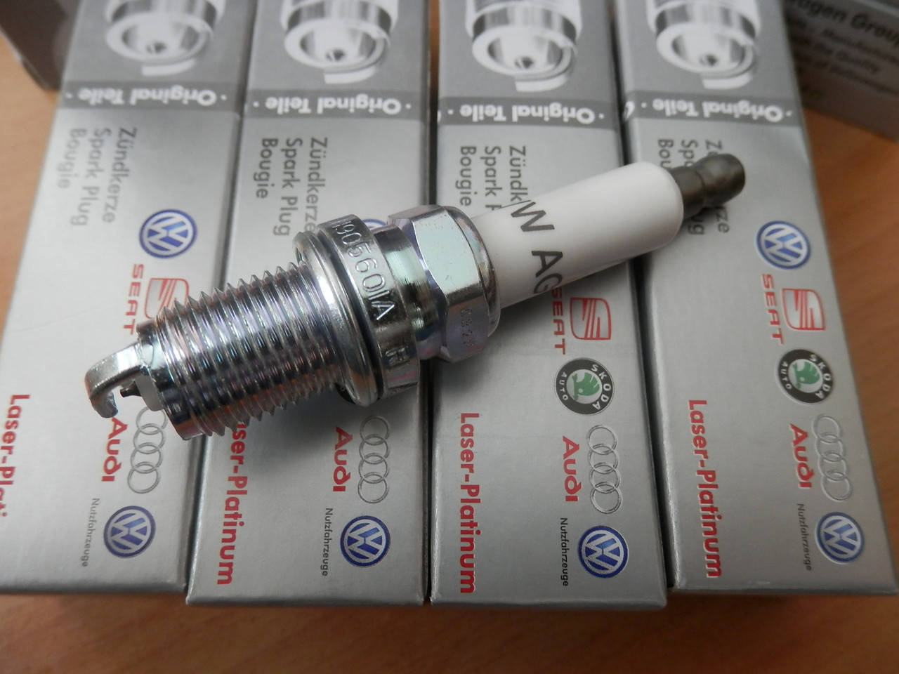 

Свечи зажигания Laser Platinum Volkswagen AG 06H905601A (NGK PFR7S8EG))