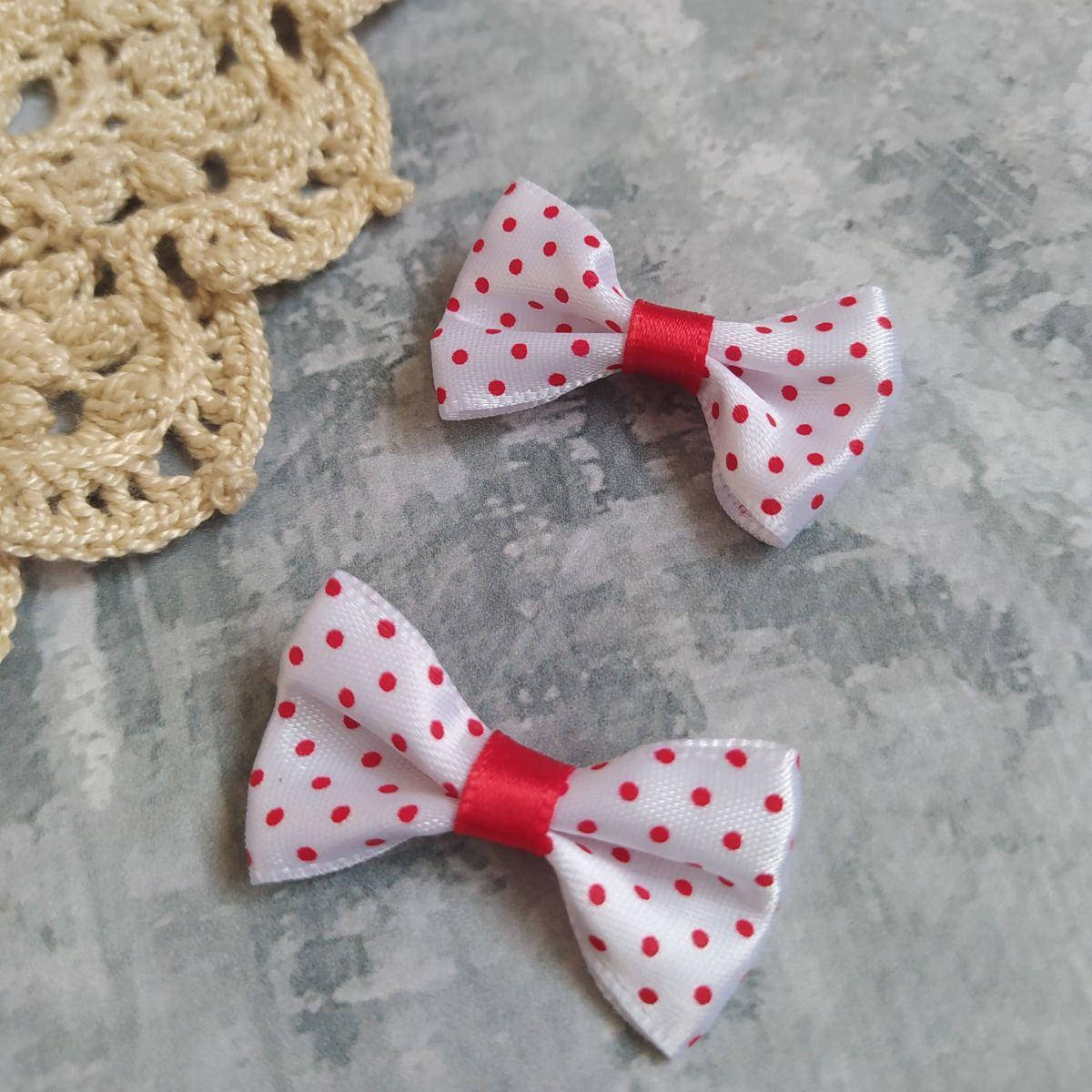 

Бантик 35мм білий в червоний горошок