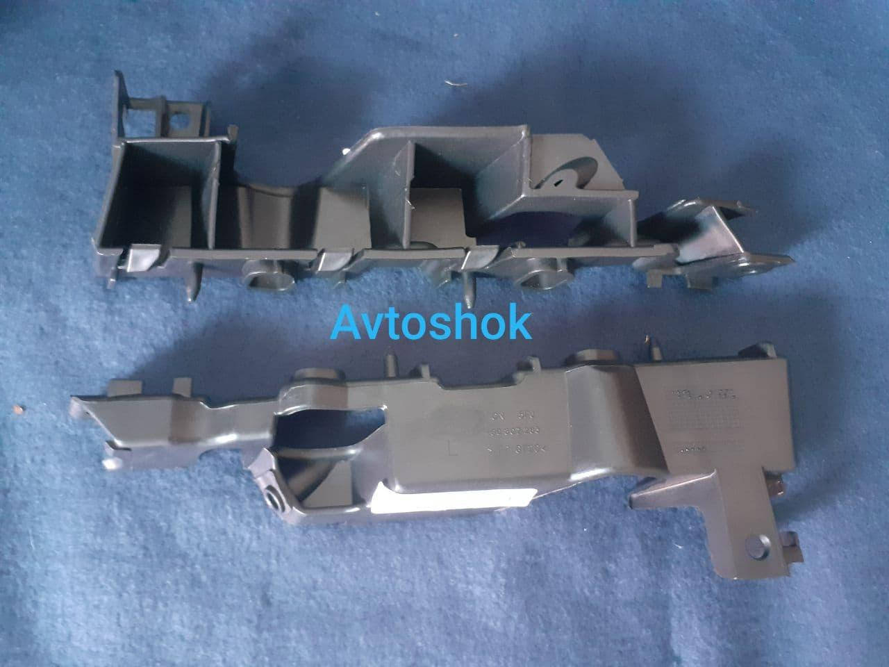 

Кронштейн направляющая бампера переднего (левая правая) Audi A6 C7 4G0807283 4G0807284