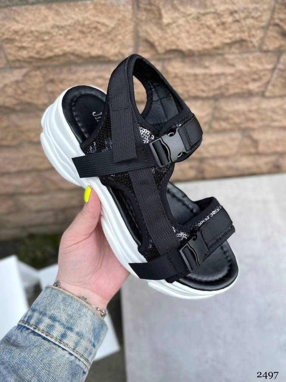 

Женские черные спортивные босоножки на платформе