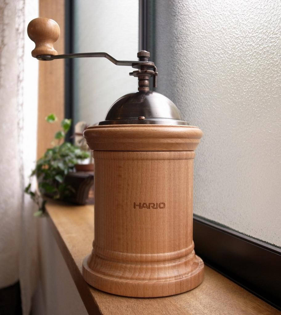 

Дизайнерская японская кофемолка Hario Mill Column с керамическими жерновами