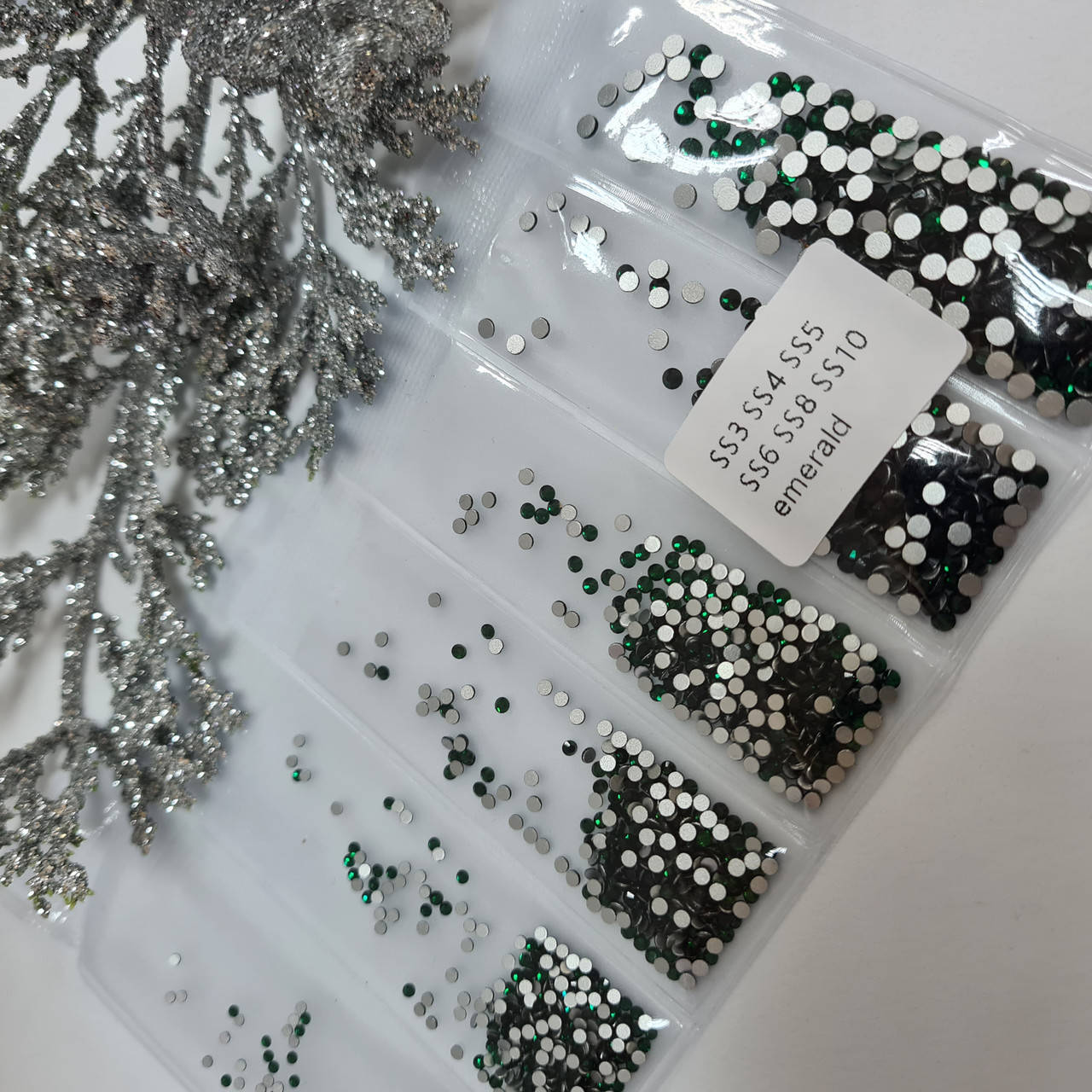 

Стразы микс размеров Emerald ss3-ss10, 1440шт.