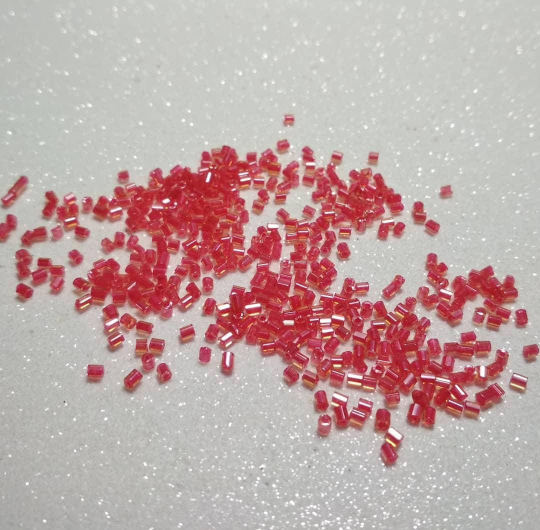 

Бисер китайский Стеклярус .