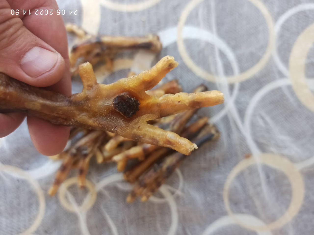 

Сушеные лакомства для собак лапки куриные 1кг