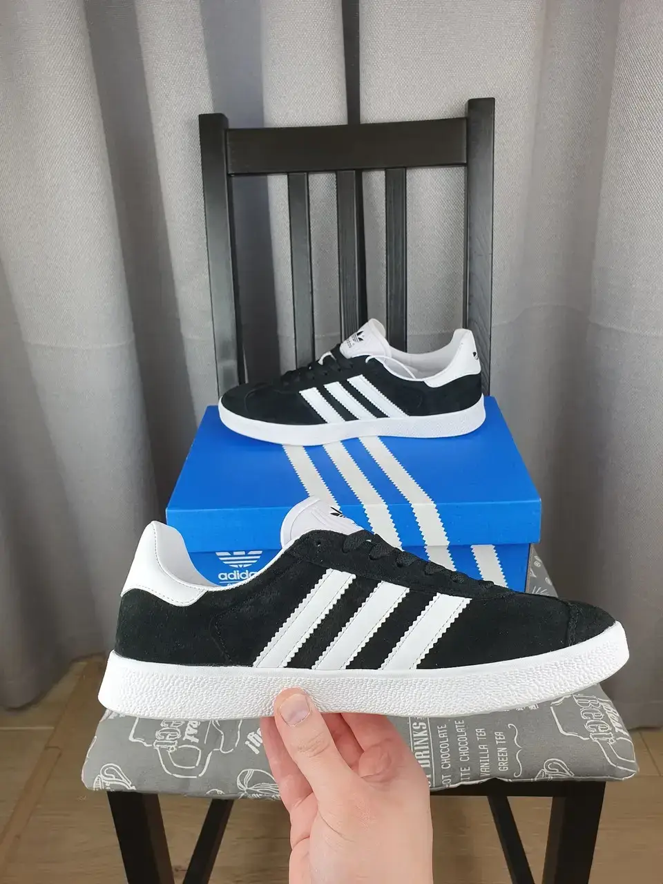 

Кеды унисекс Adidas Gazelle черные с белым Женские и мужские кроссовки Адидас Газель черно-белые замшевые 2021, Черный