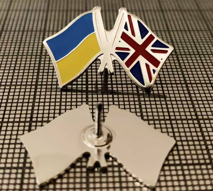 

Значок Україна-Велика Британія подвійний