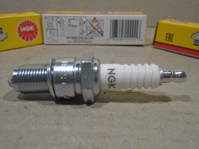 

Свечи зажигания Москвич УЗАМ NGK B7ES 1шт