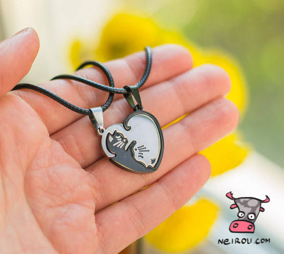 

Кулон парный для двоих "Изящные коты. Сердце". Цена за 1 пару. Нержавеющая сталь