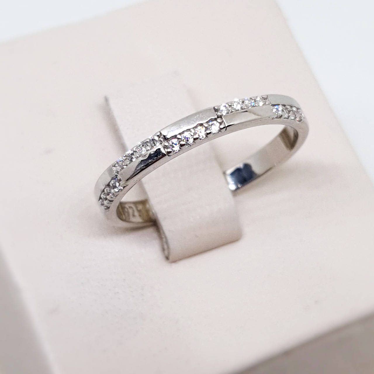 

Кольцо серебряное с кубическим цирконием 17,5 1,63 г