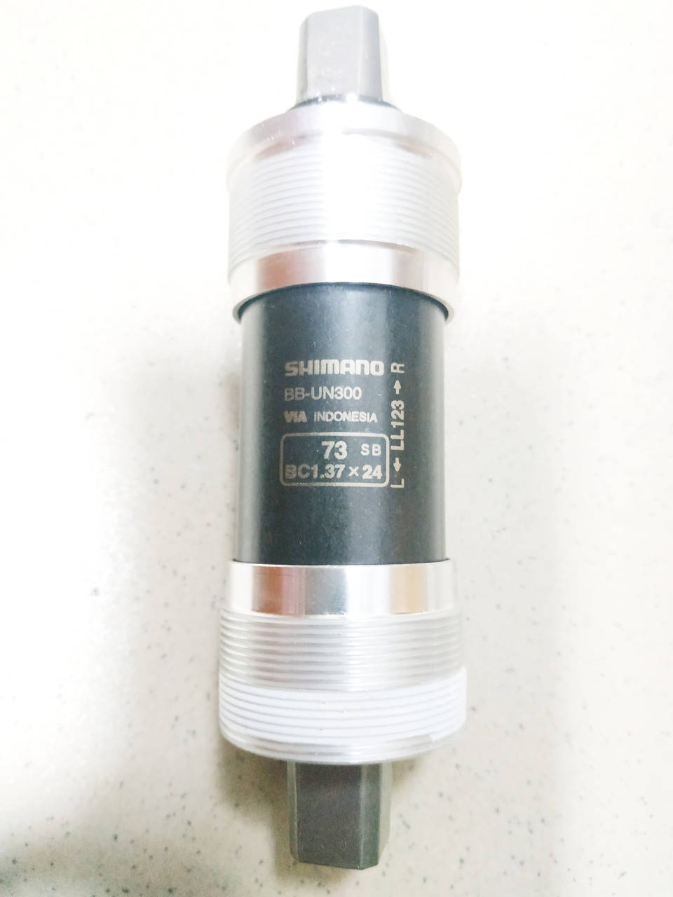 

Каретка Shimano BB-UN300 BSA 73x122.5мм, 1.37x24, без болтів