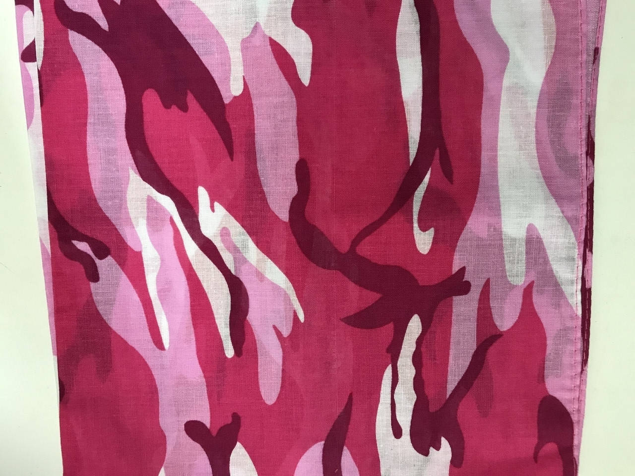 

Хлопковая летняя малиновая с розовым бандана - платок рисунок камуфляж малиновый