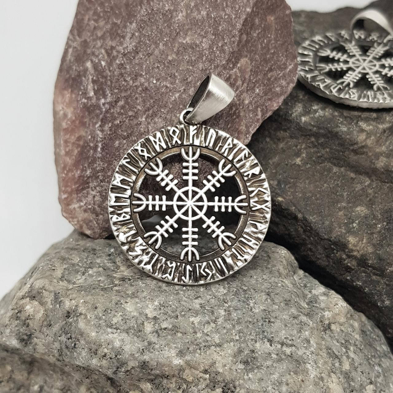 

Шлем ужаса, Агисхьяльм в руническом круге Футарке Кулон амулет