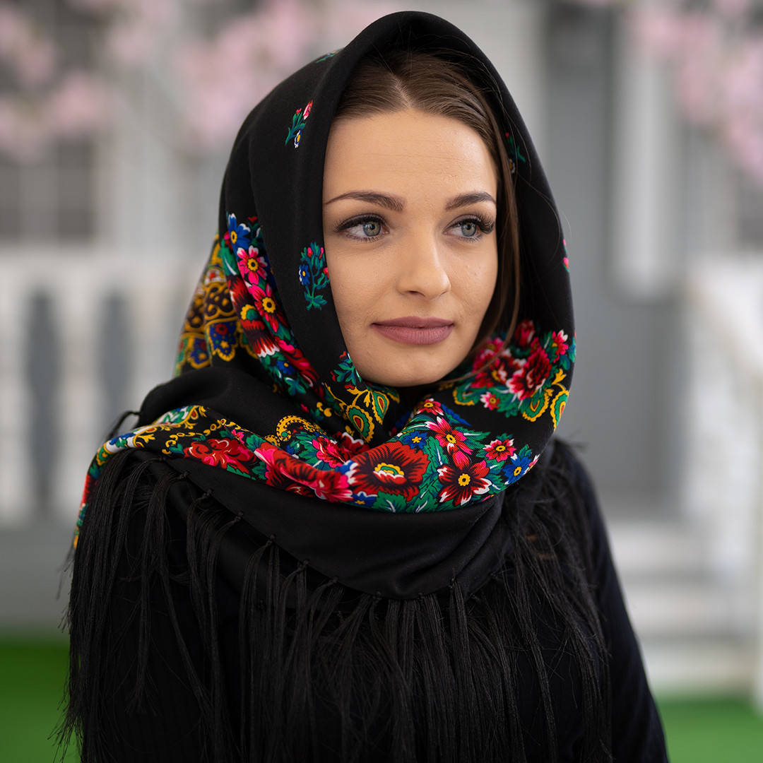 

Українська народна шерстяна хустина Поля України, Черный