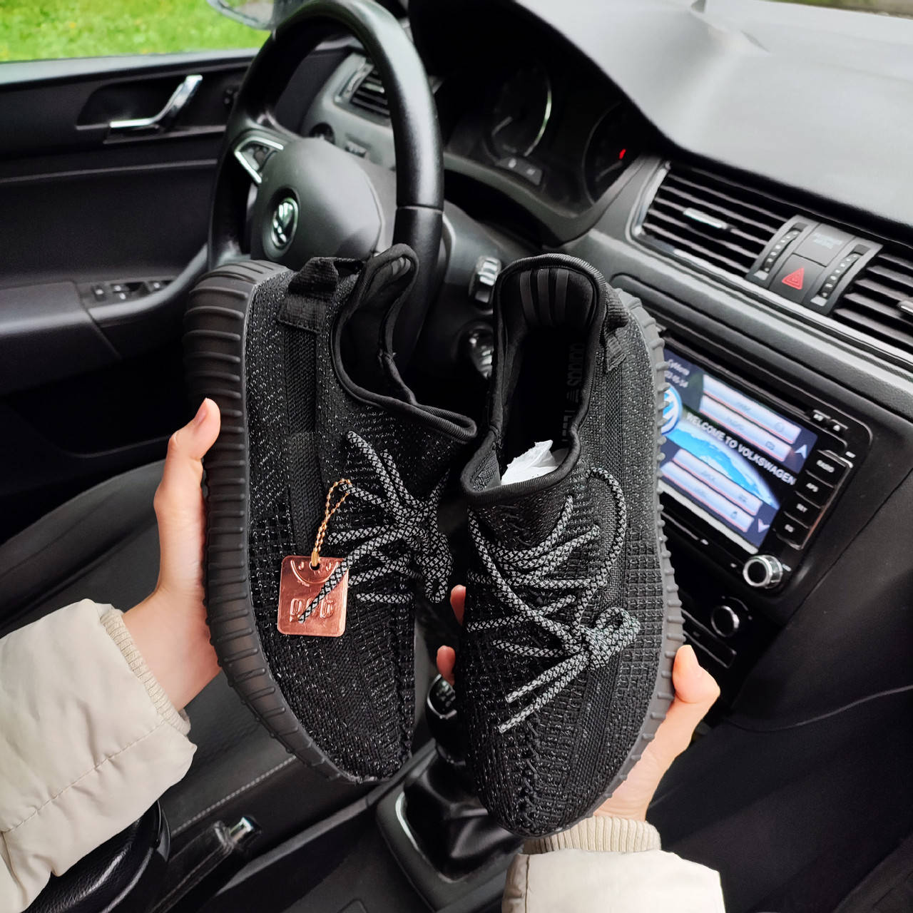 

Мужские кроссовки Adidas YEEZY BOOST 350 V2 черные, Черный