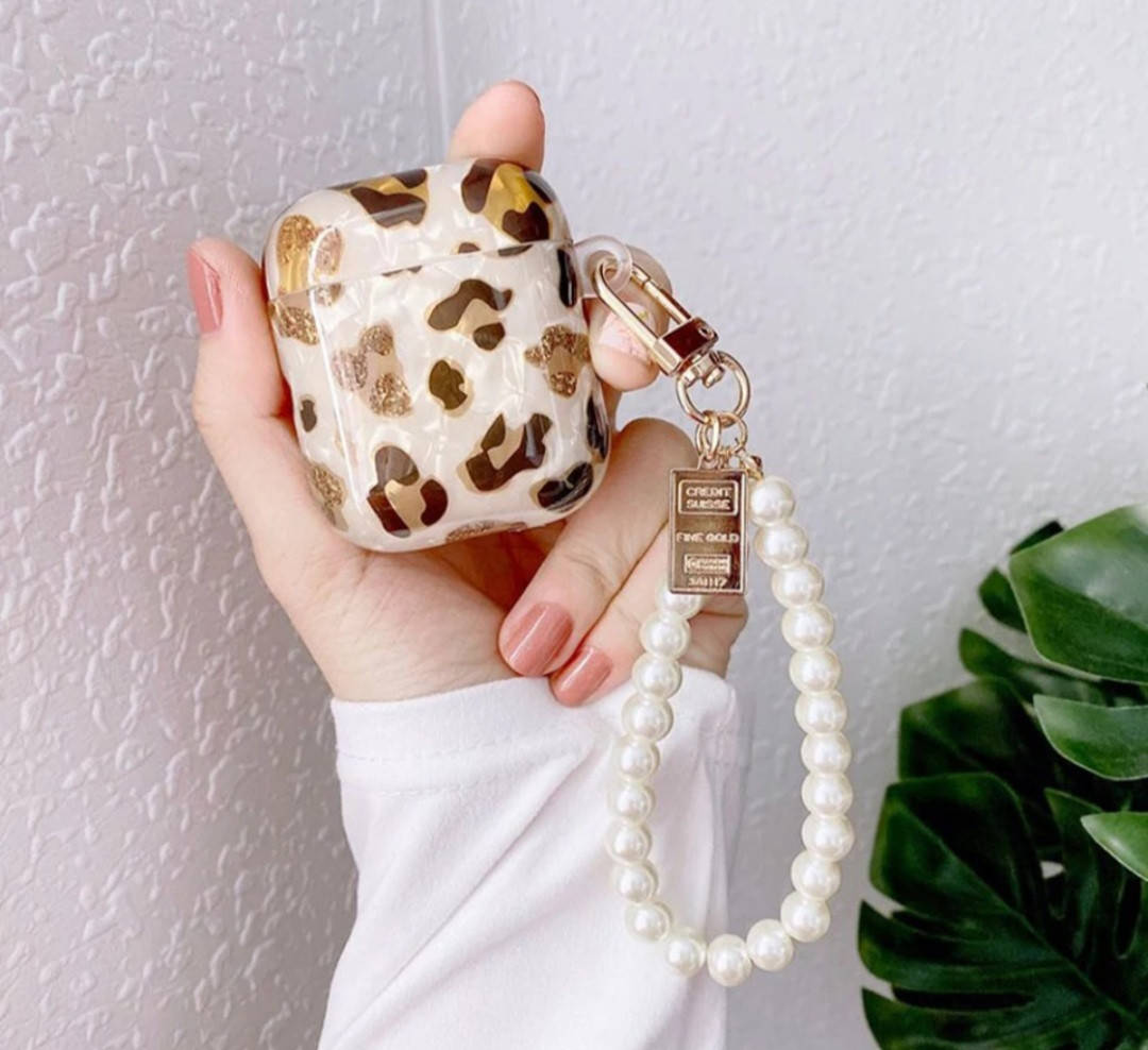 

Чехол футляр для наушников AirPods 1, 2 Leopard Luxury + брелок жемчужный