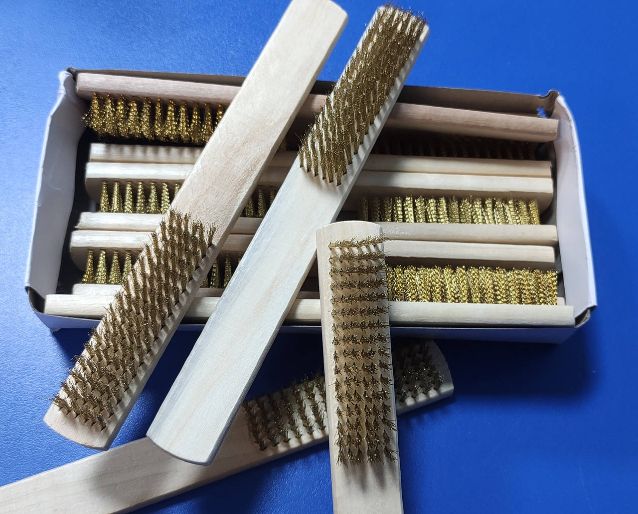 

Нумизматическая щетка из латуни. Щетка для чистки монет.