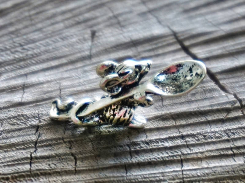 

Амулет кошельковый белый метал Мышка с ложкой