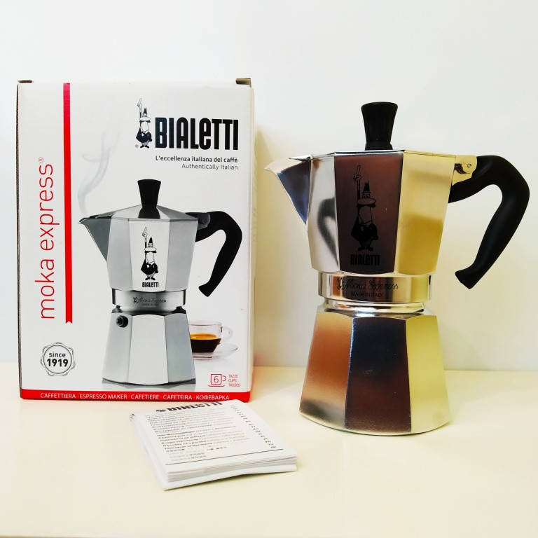 

Кофеварка гейзерная Bialetti Moka Express на 6 чашек (270 мл)
