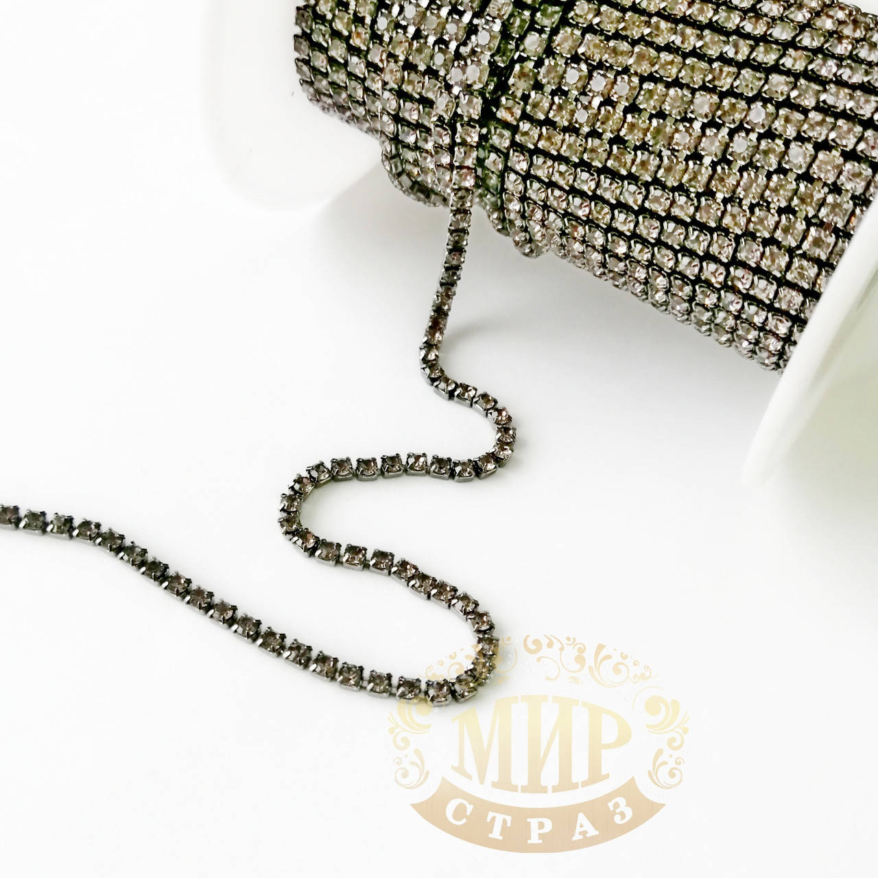 

Стразовая цепочка, цвет Black Diamond, ss6 (2mm), темный металл, 1м, Черный
