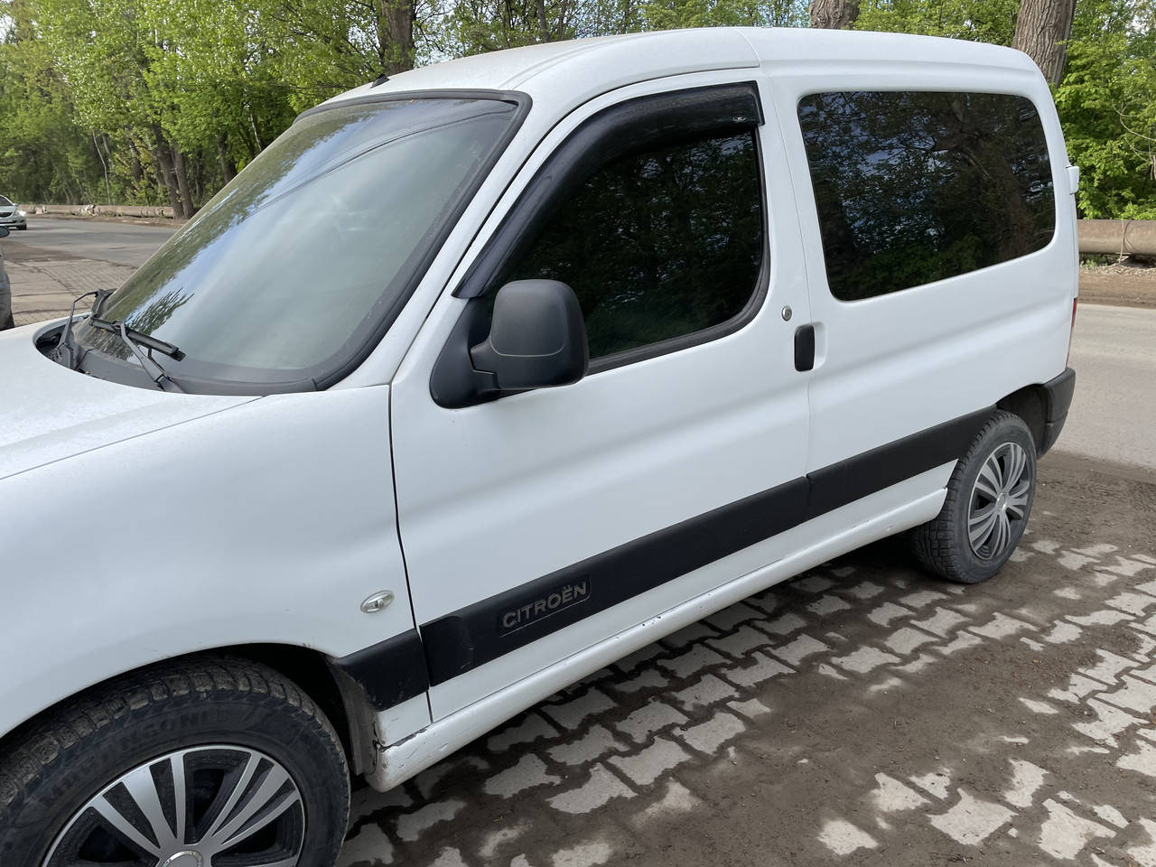 

Дефлекторы окон (ветровики) Peugeot Partner / Citroen Berlingo 1997-2008 (HIC)
