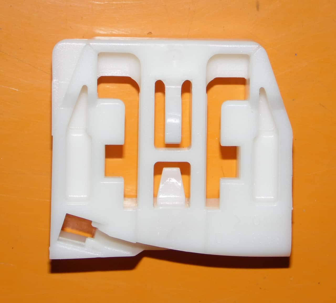 

Ползун, клипса, скользящий элемент направляющей планки стеклоподъёмника Skoda Octavia Tour 1U0837583