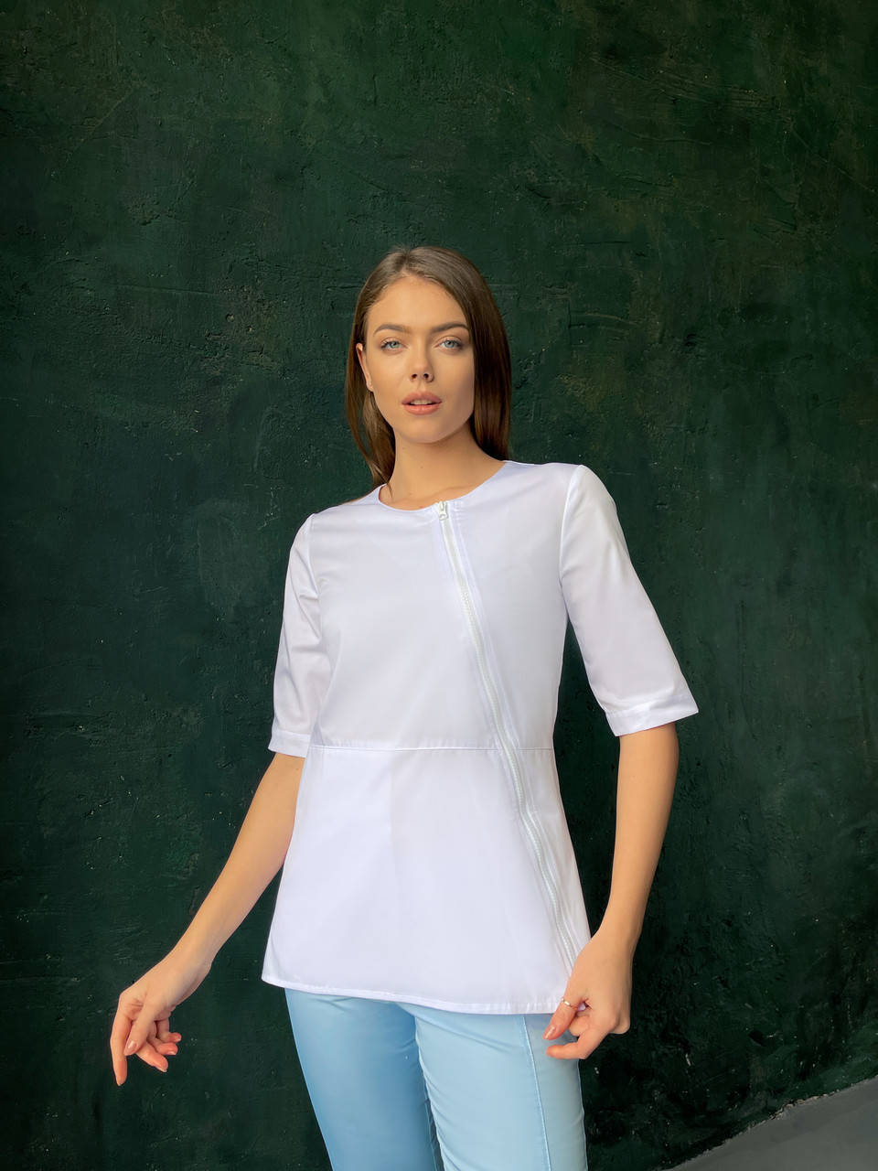 

Медицинская куртка Нори. Белый. На молнии. Коттон. Рукав 3/4. Satal