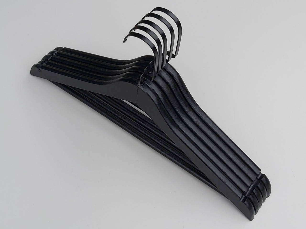 

Плечики длиной 44,5 см деревянные черного цвета, в упаковке 5 штук, Черный