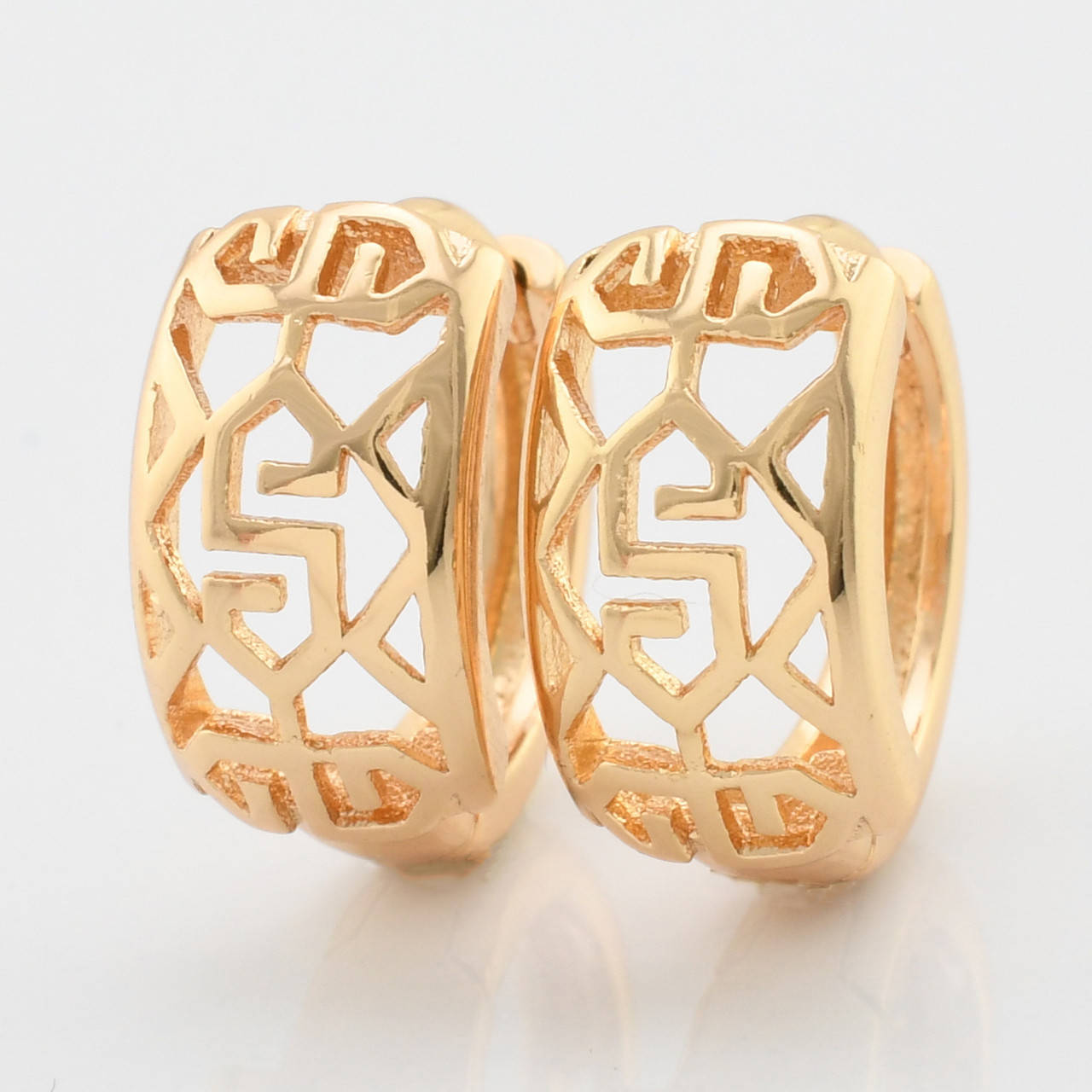 

Серьги 22815 размер 15х8 мм вес 2.7 г позолота 18К