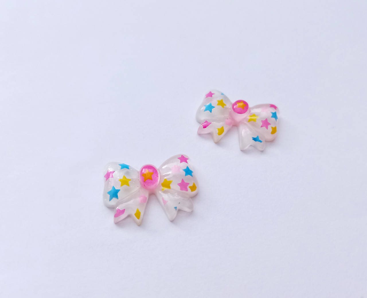 

Серединка Бантик білий в зірочках