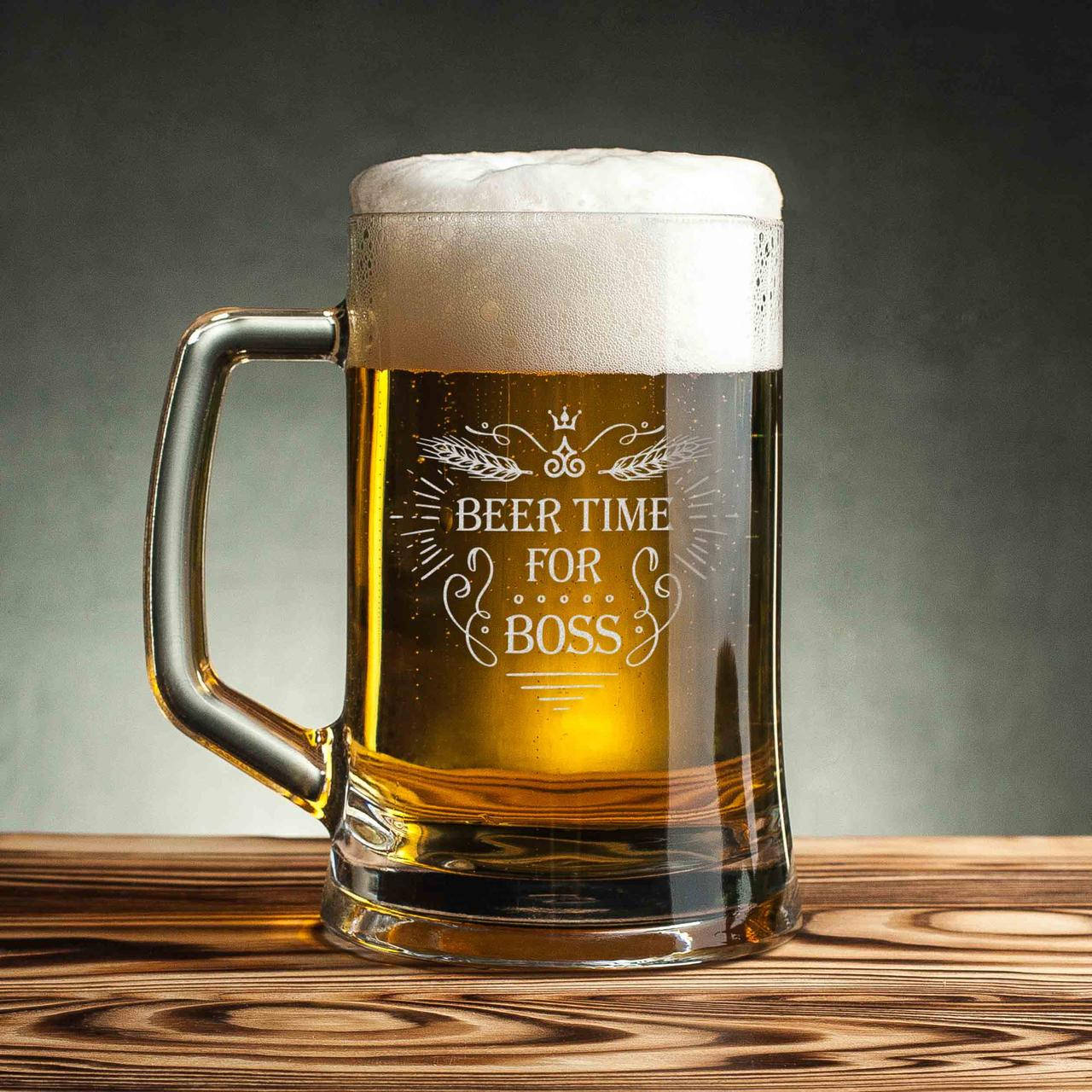 

Кружка для пива "Beer time for boss" с ручкой | Пивная кружка с надписью, 570 мл, лазерная гравировка, Прозрачный