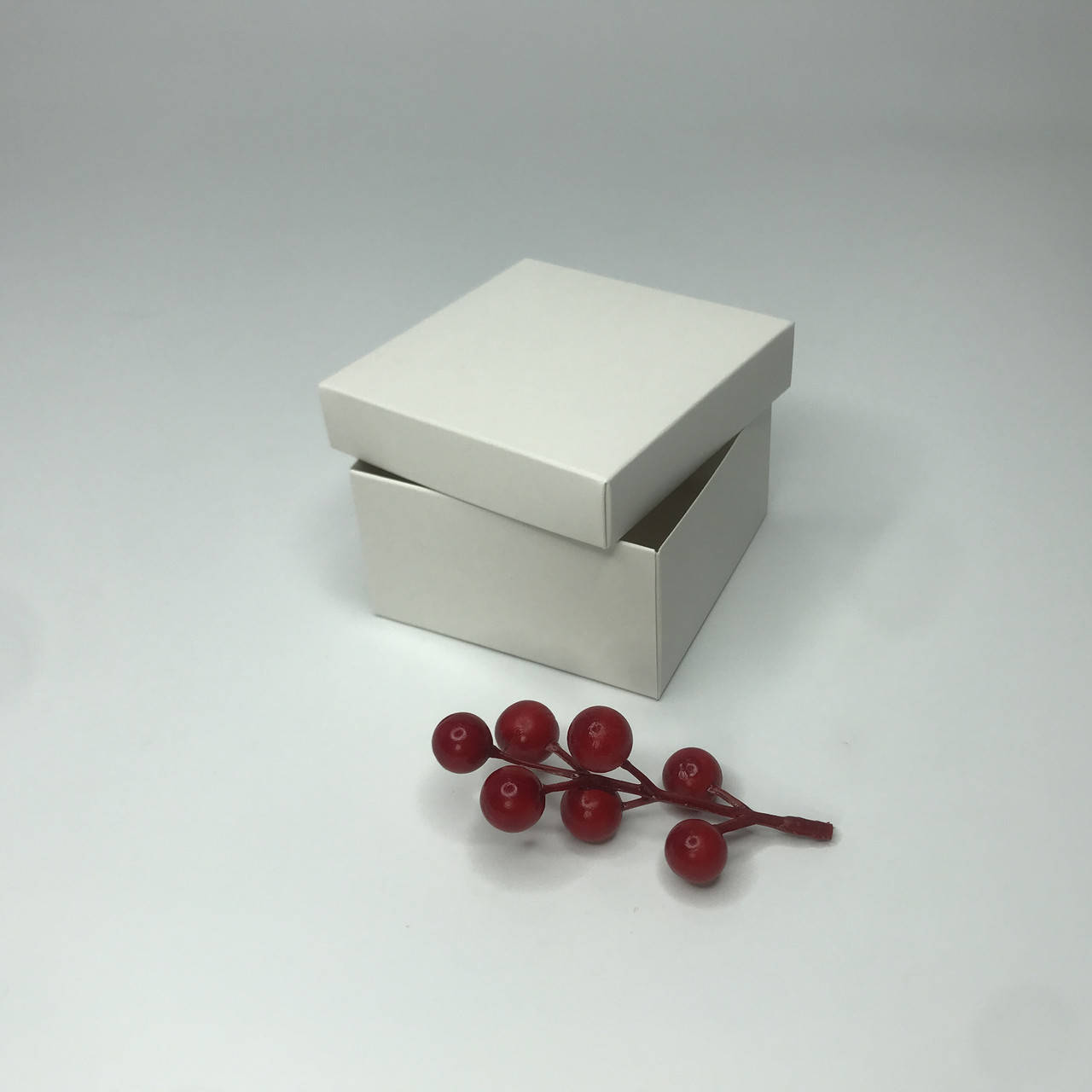 

Коробка для подарка, 90*90*50 мм, без окна, белая, Белый