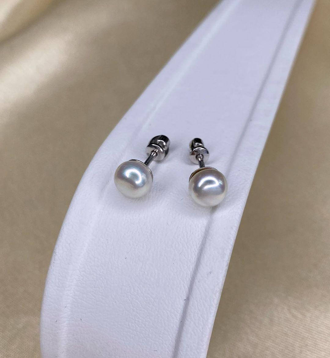 

Серьги - гвоздики (пуссеты) серебряные 925 пробы. Жемчуг культивиров.