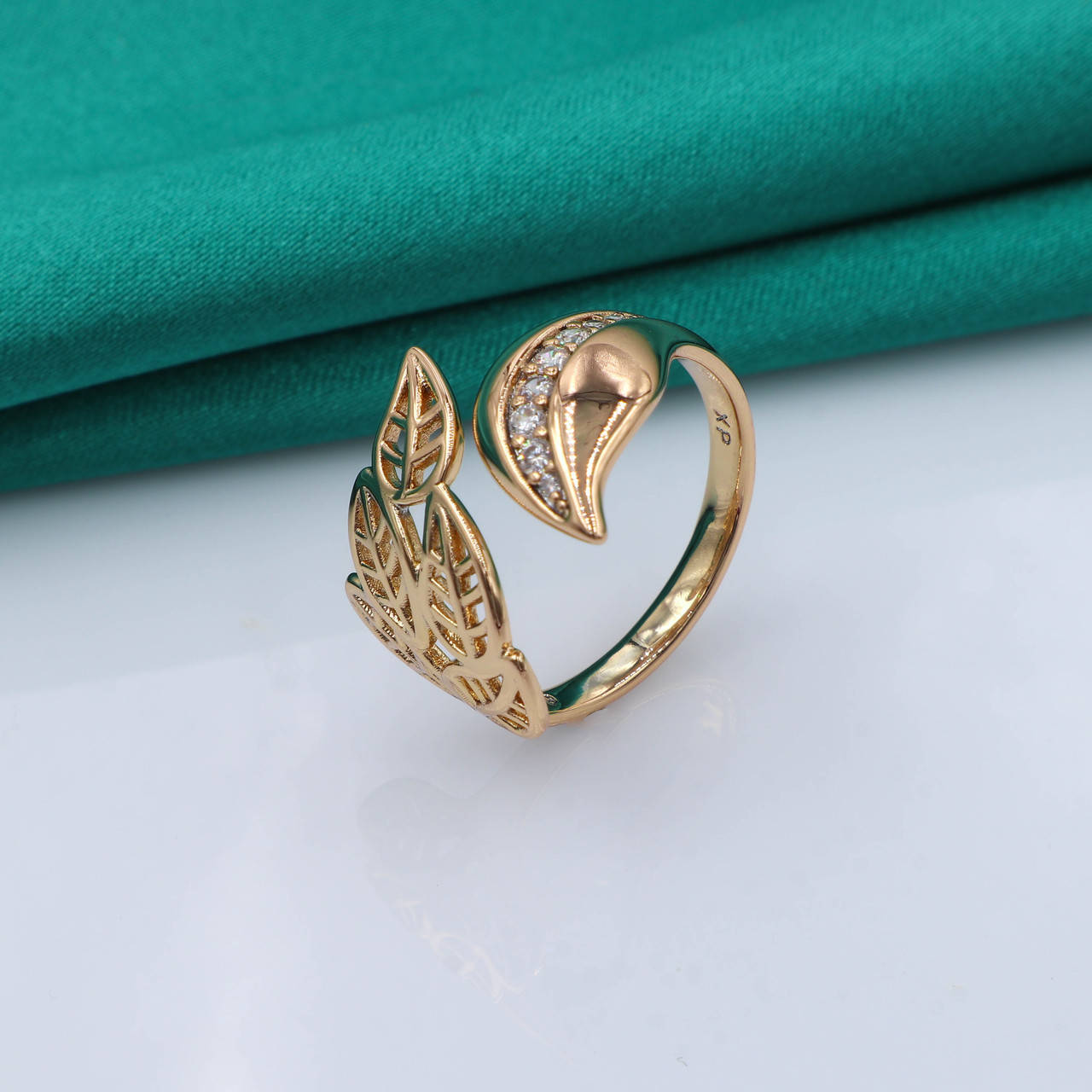 

Кольцо Ажурные Листики, вставка цирконий, р.16, р.18, медзолото Xuping,18К