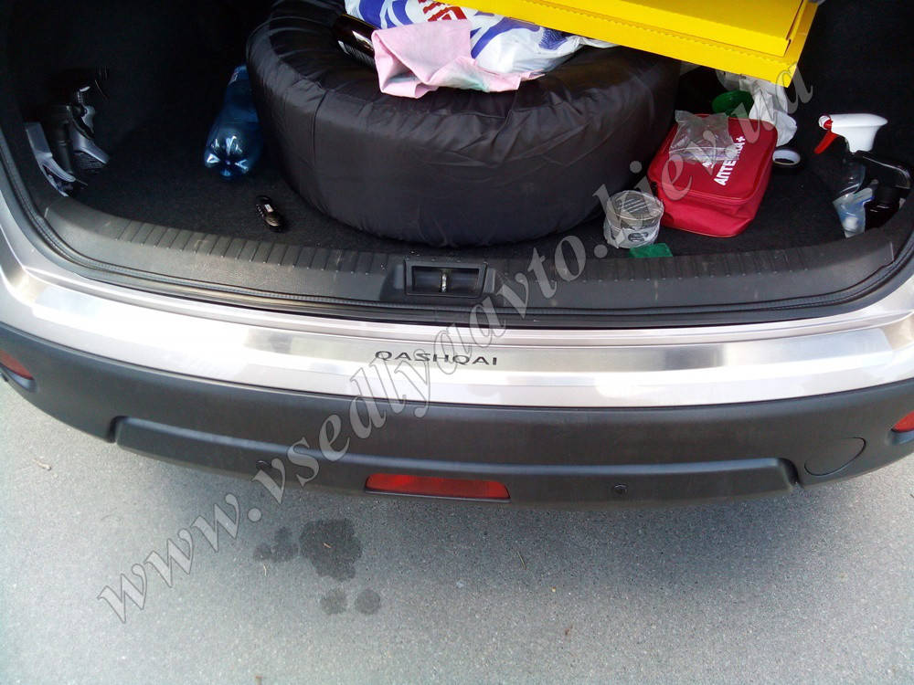 

Накладка на бампер с загибом для Nissan Qashqai c 2007 г. (Nataniko), Черный