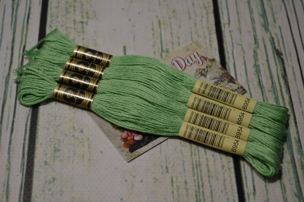 

Мулине Royal Broderie, цвет №954