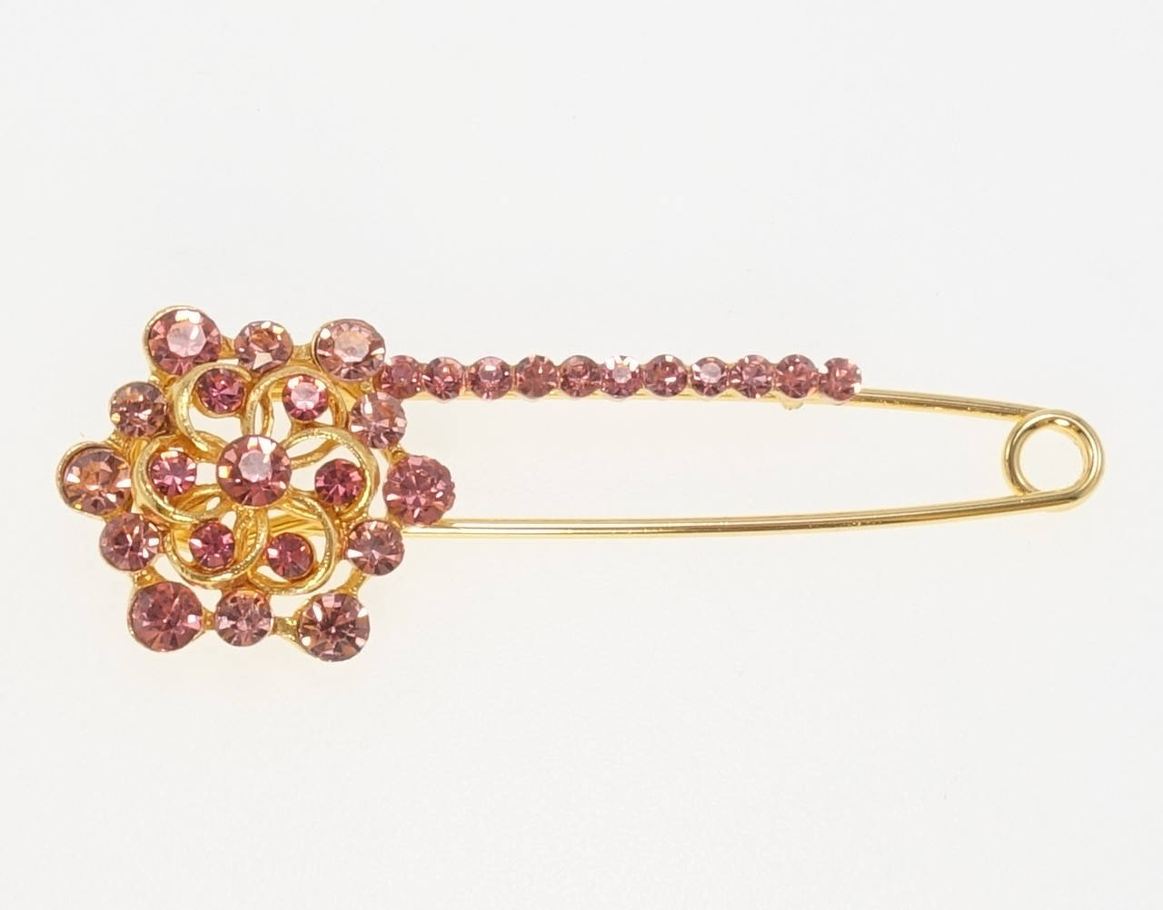 

Брошь-булавка "Снежинка из розовых страз"