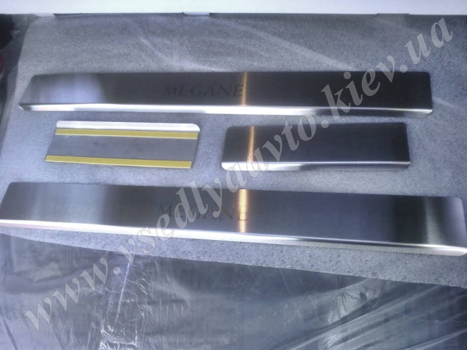 

Накладки на пороги Renault MEGANE 3 универсал с 2009-2015 гг. (Standart)