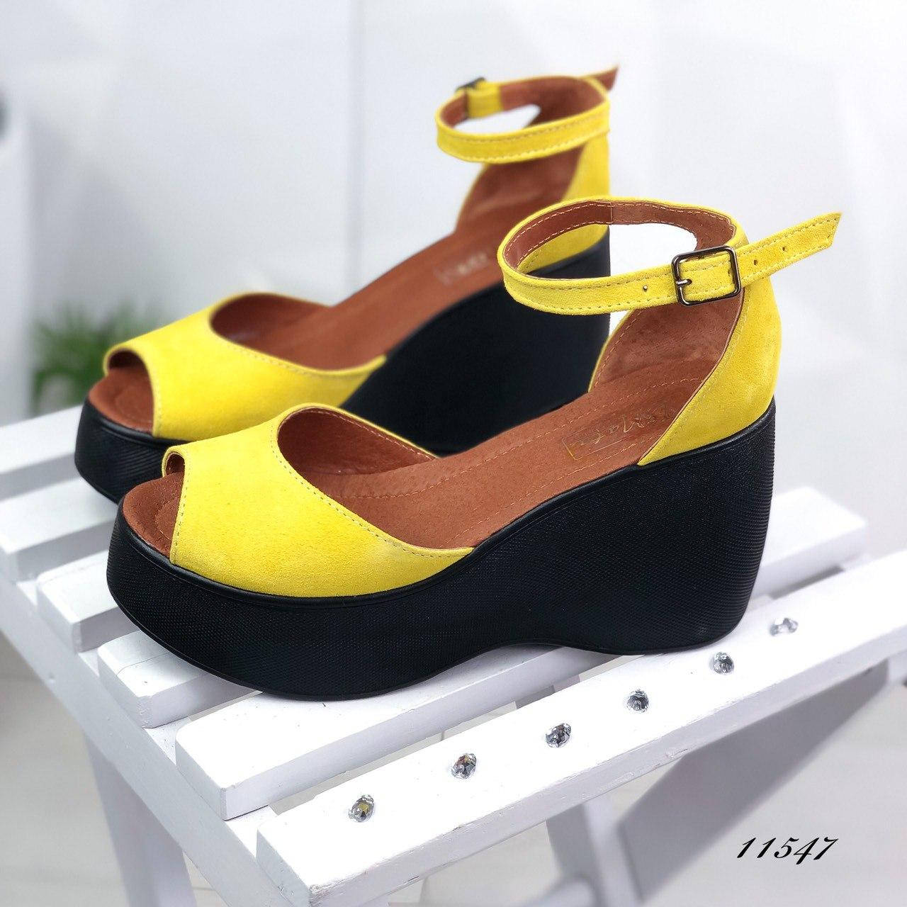 

Босоножки женские замшевые натуральные на танкетке Lliza жёлтый + чёрный 40 размер