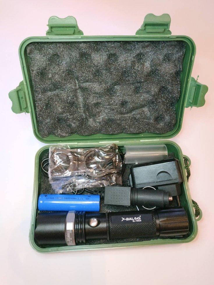 

Велосипедный фонарик Police BL-T8628 с зуммом, велокреплением (box)