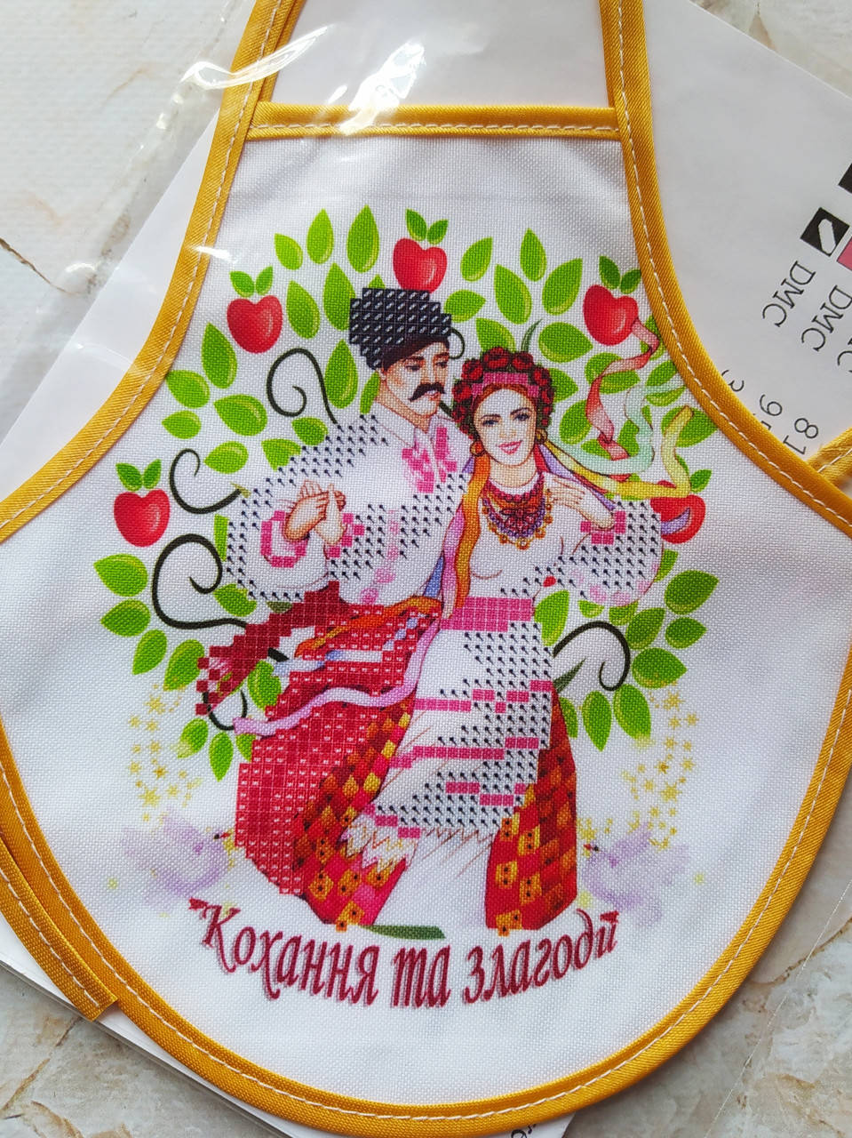 

Фартук на бутылку для вышивки бисером Свадебный