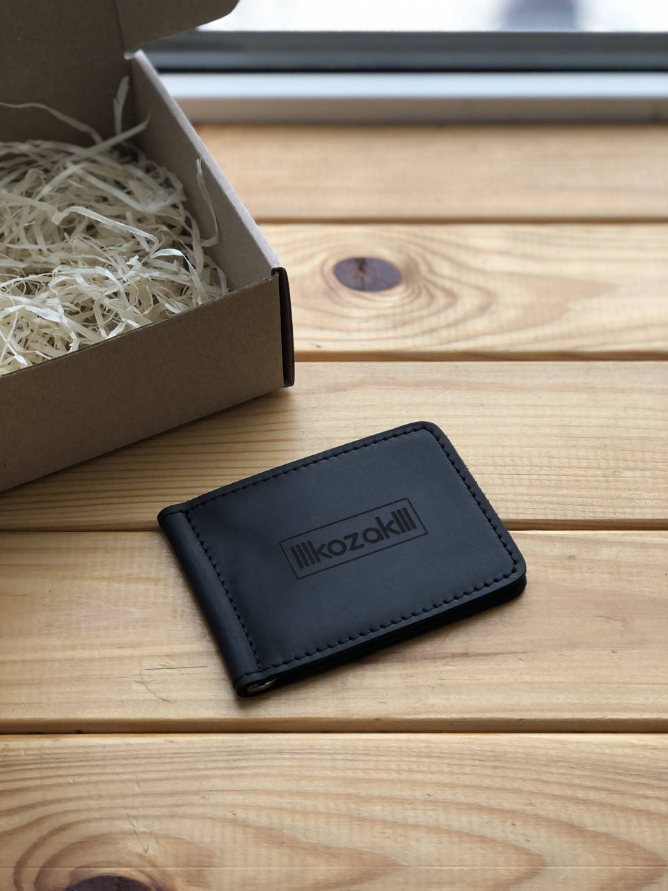 

Кожаный зажим для купюр LEWIS черный