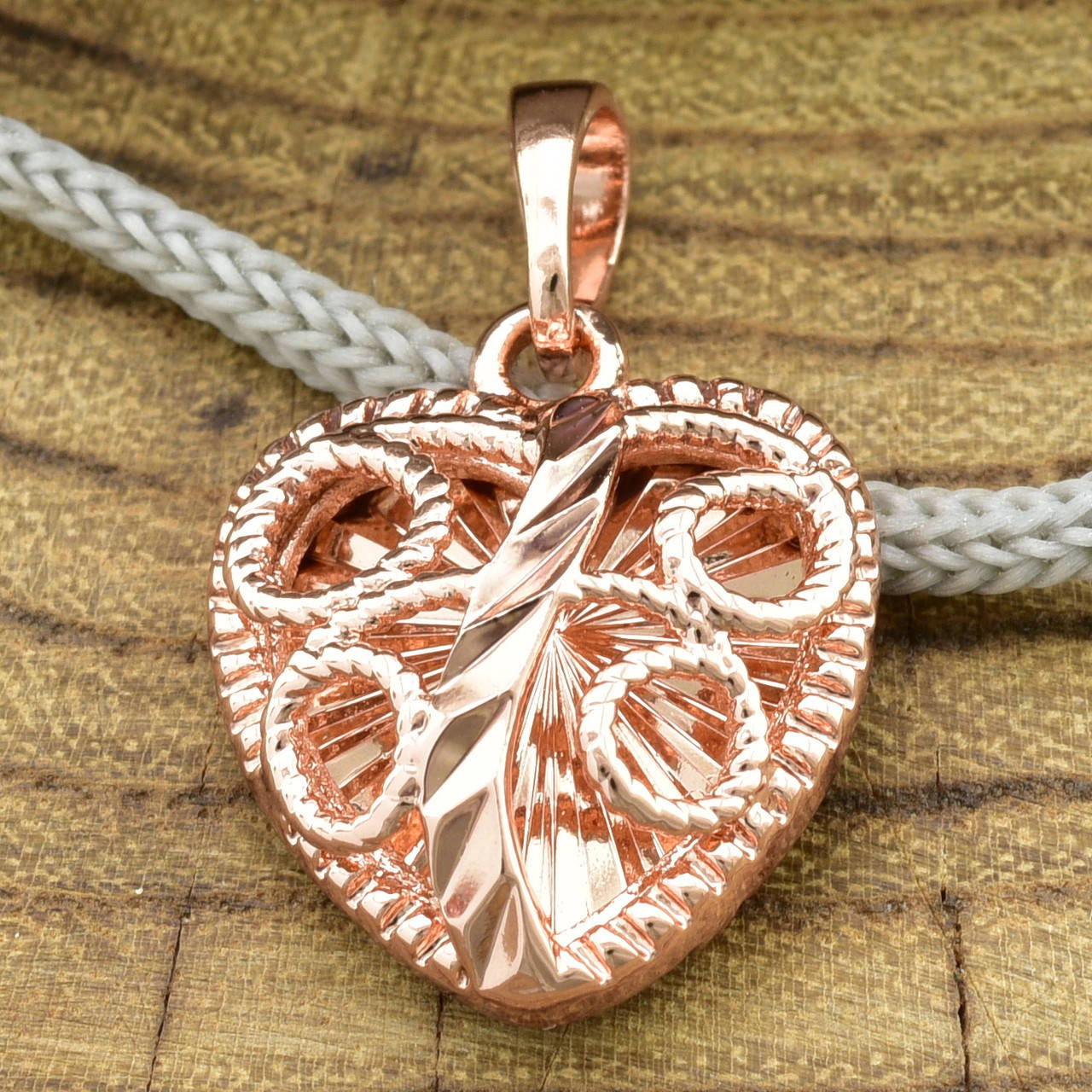 

Кулон для цепочки до 3 мм 80140 размер 20х14 мм вес 1.7 г позолота РО