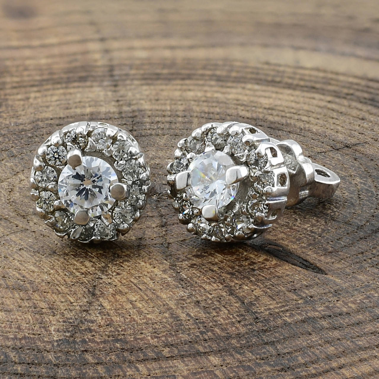 

Серебряные серьги гвоздики ps243e размер 7х7 мм белые фианиты вес 1.7 г