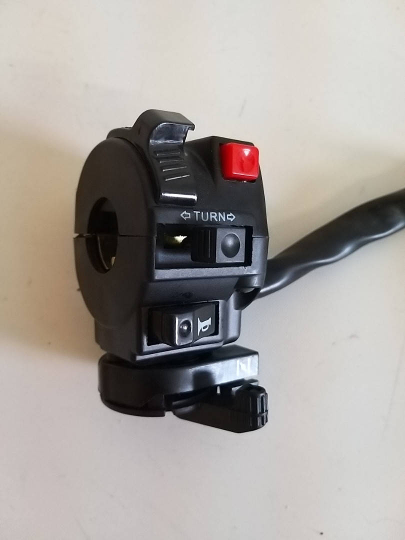

Блок кнопок руля универсальный для квадроцикла 150-200cc