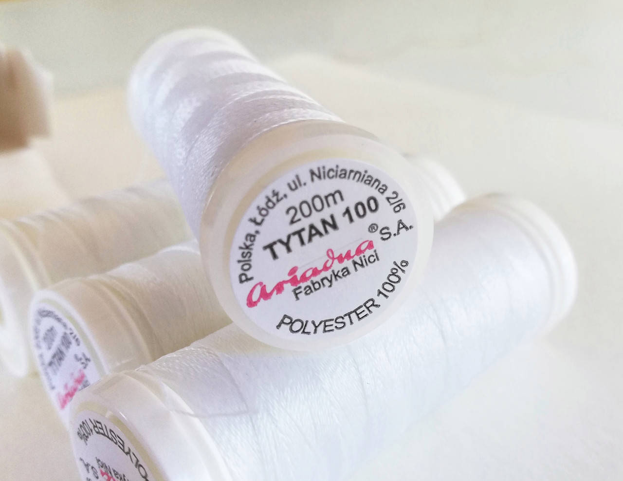 

2500 Нитка Титан 100 Ariadna (200 м) біла, Белый