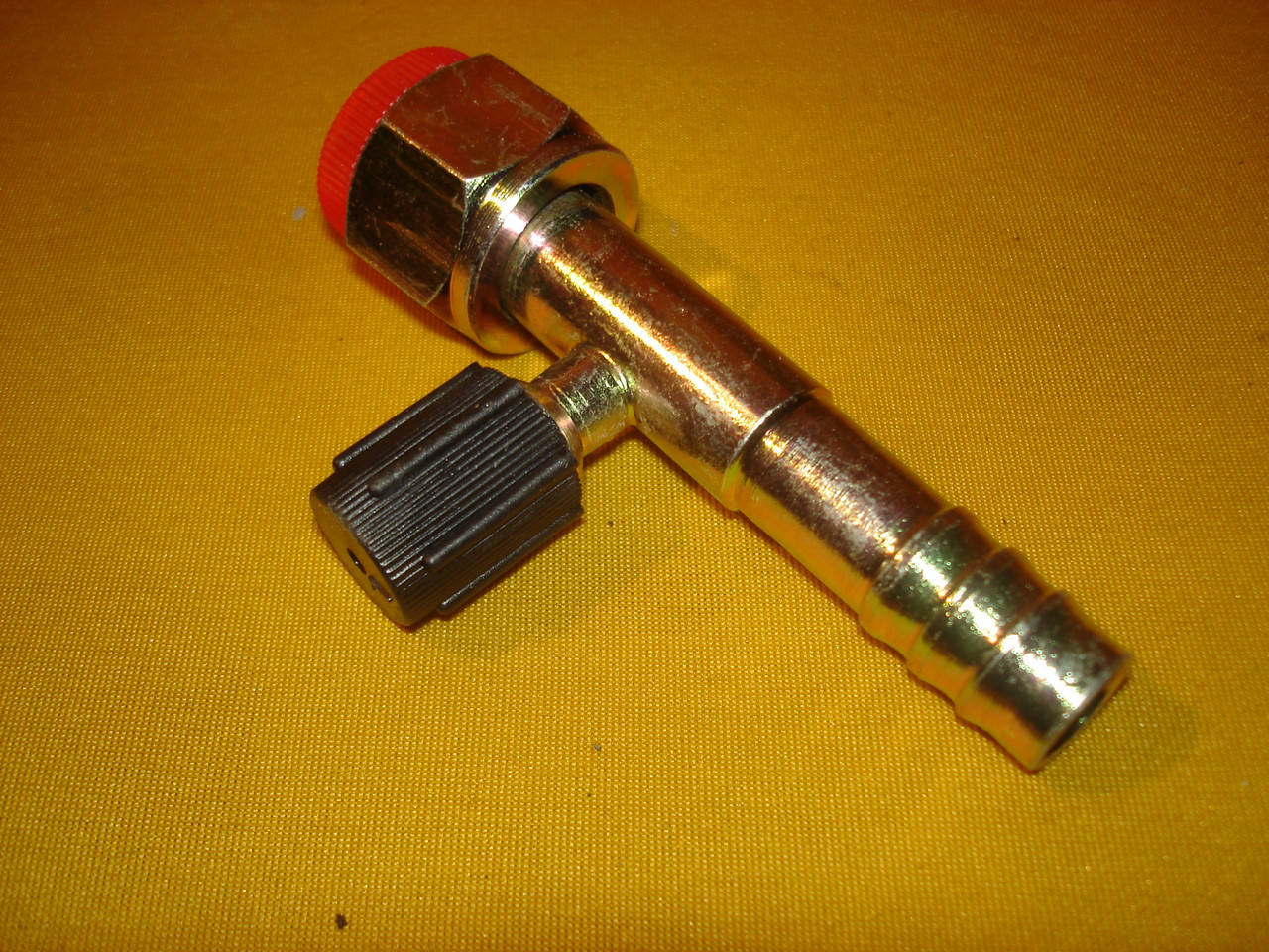 

Фитинг прямой 10мм стальной №8 (С сервисным клапаном)