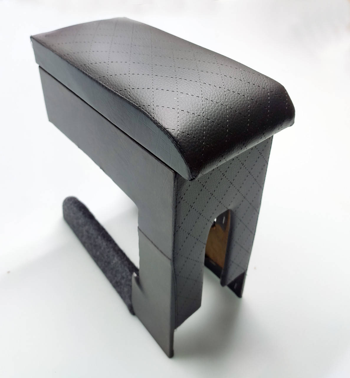 

Тюнинг Подлокотник Дачия Логан (Dacia Logan) Ромб.