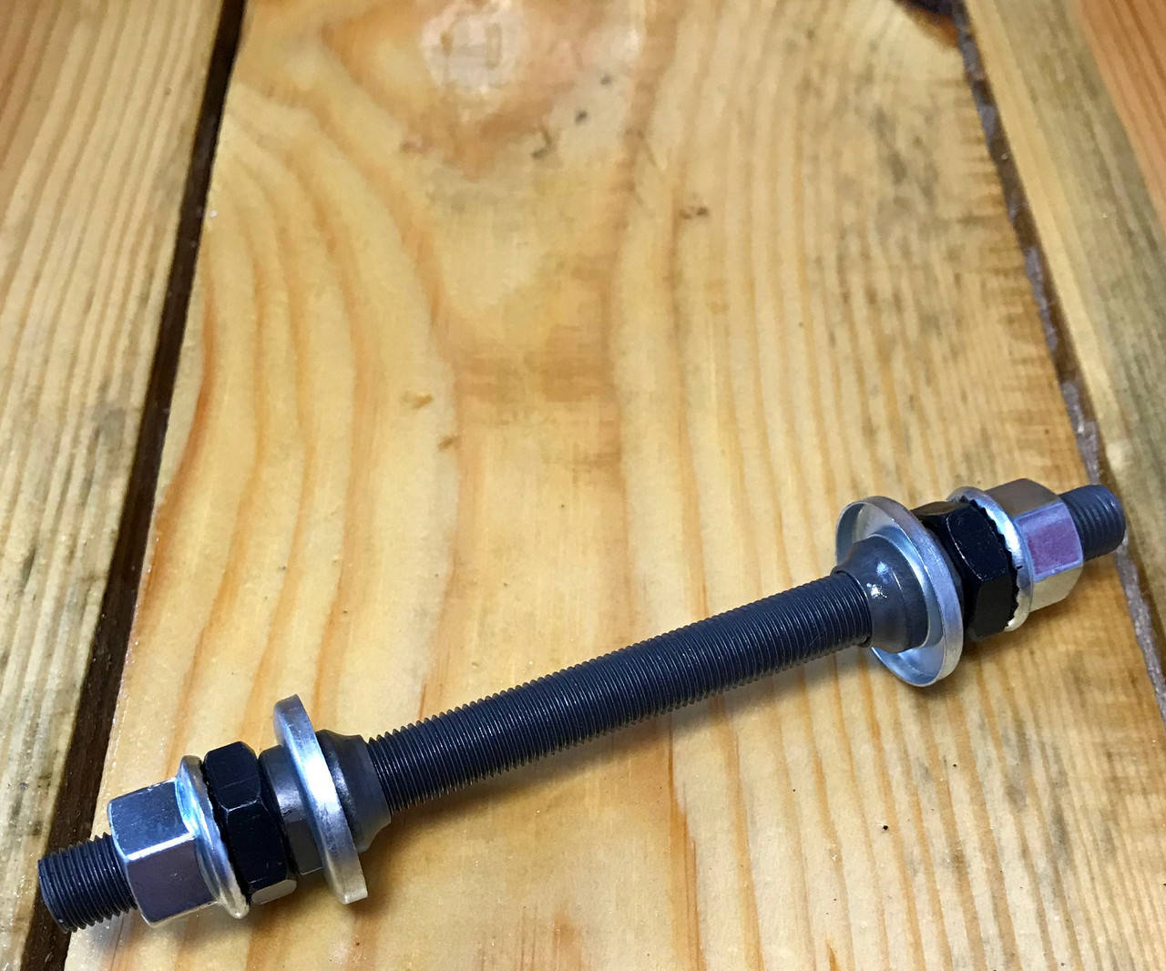 

Ось с конусами передняя Quando под гайку KT-260F